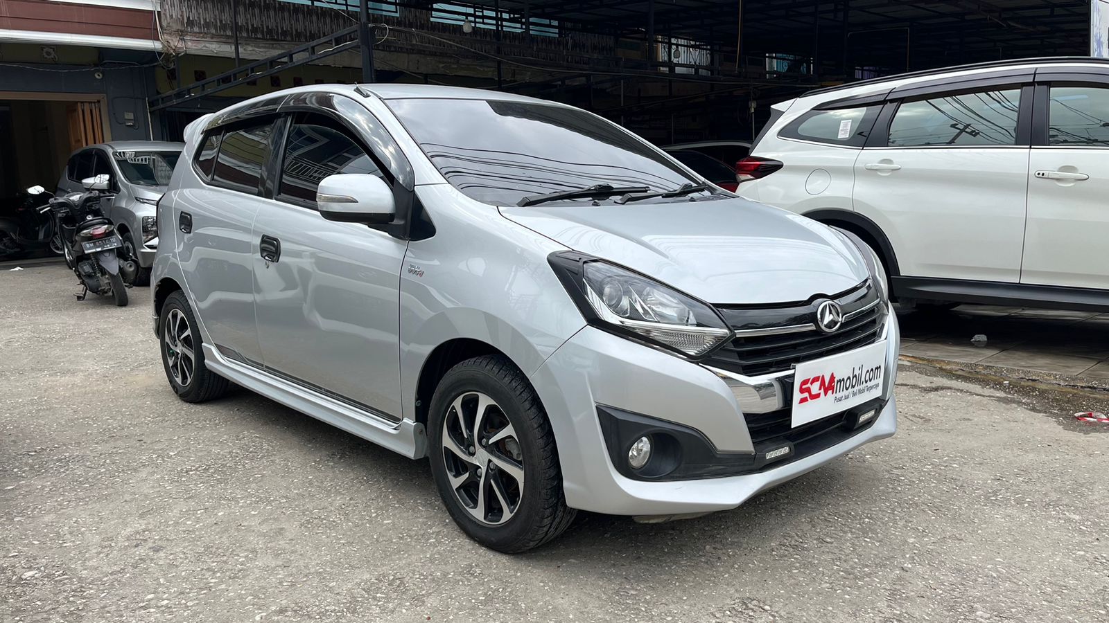 Daihatsu AYLA 1.2 R  2017