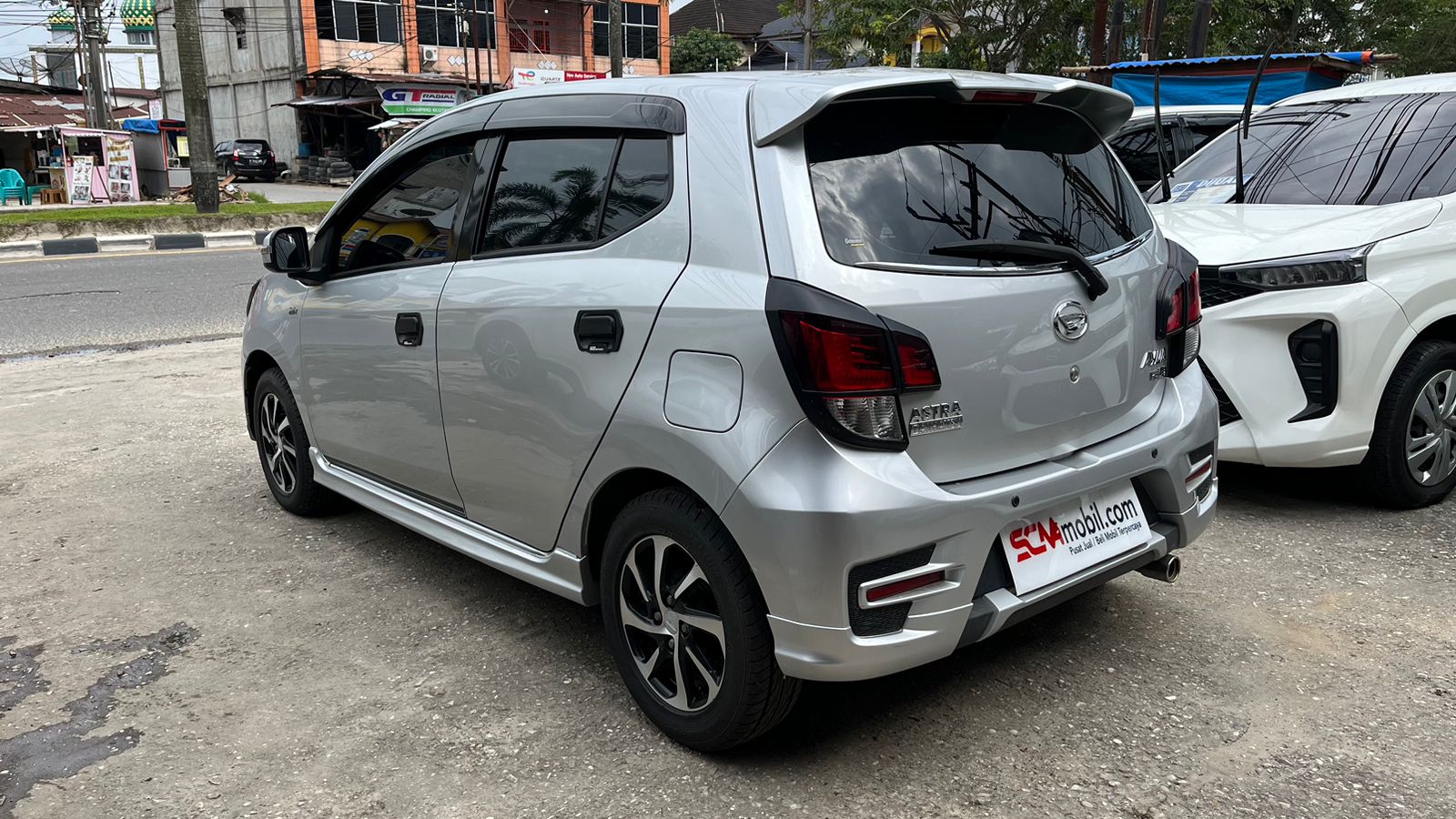 Daihatsu AYLA 1.2 R  2017