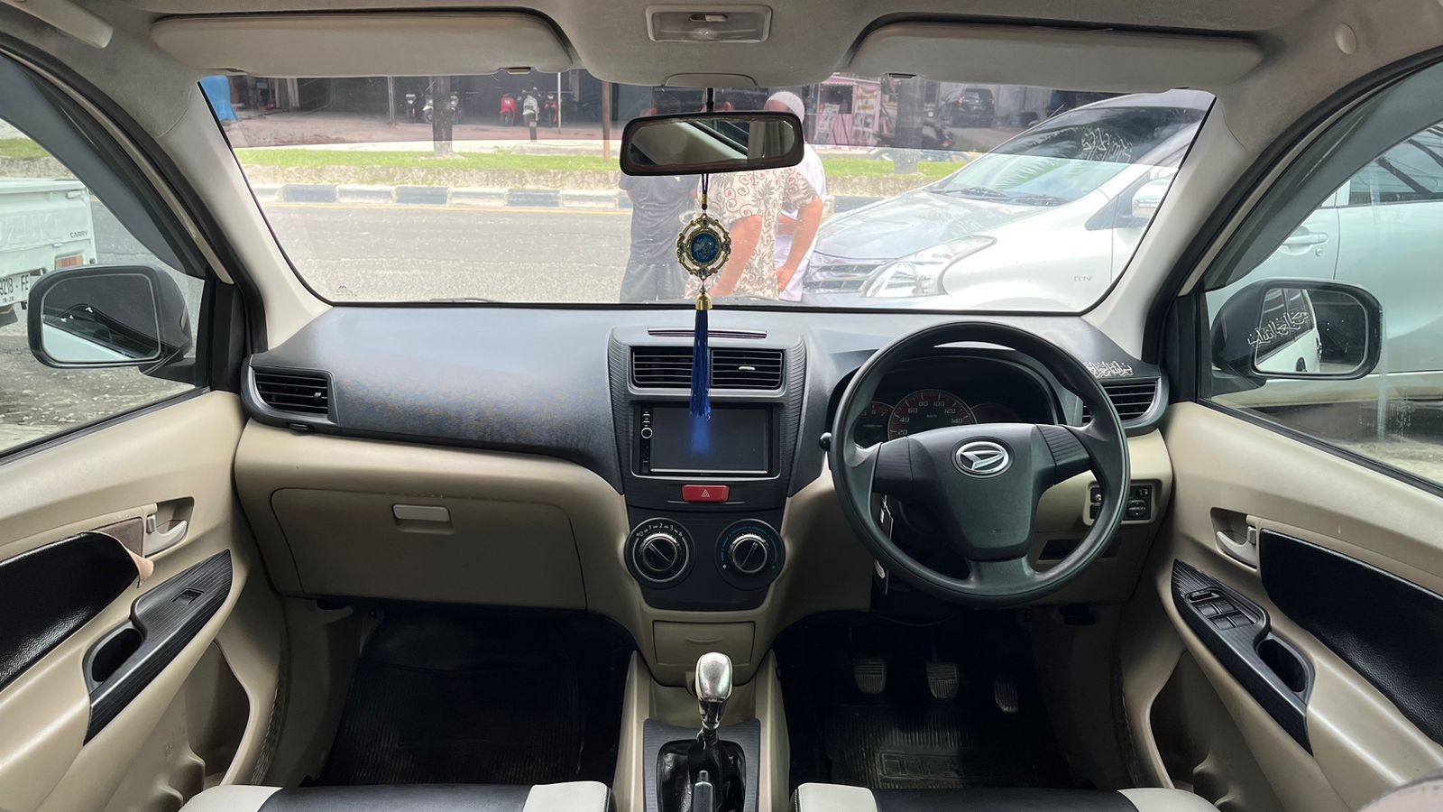 Daihatsu Xenia M/T 2012